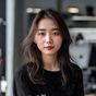 手机配件设计师刘设头像，年轻女性，设计工作室，时尚专业